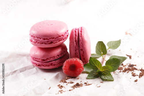Foto appetizing raspberry fruit french macaroon