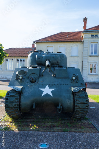 Denkmal eines amerikanischen Panzers in den Ardennen in Frankreich