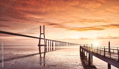 Ponte Vasco da Gama ao nascer do Sol photo