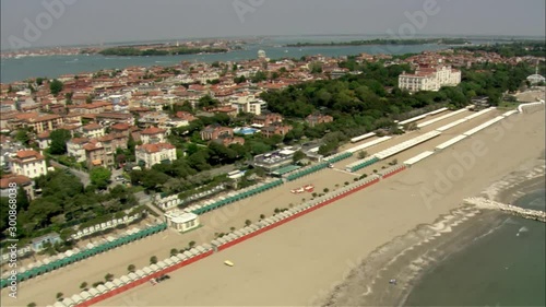 Panoramica del lido nelle vicinanze del Hotel des Bains a Venezia photo