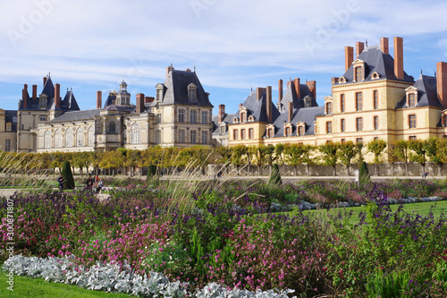 Billede på lærred Vue du château depuis le parc de Fontainebleau