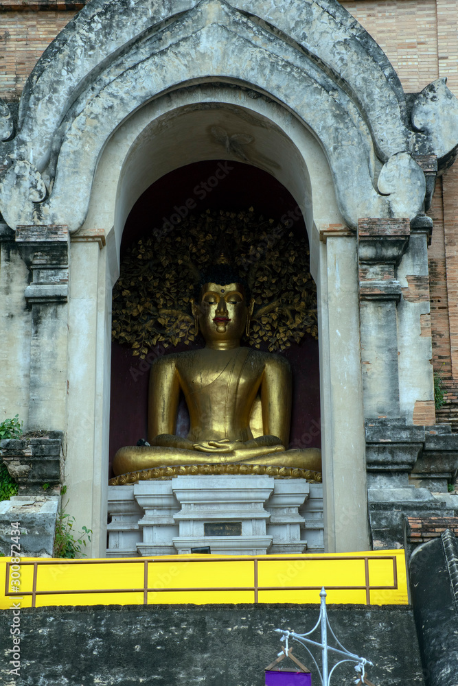 Buddha in niche of chedi, Wat Chedi Luang, Chiang Mai, Thailand