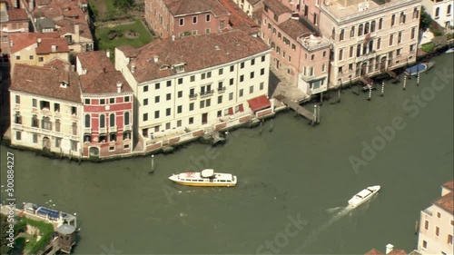 Panoramica area lungo la riva del Canal Grande