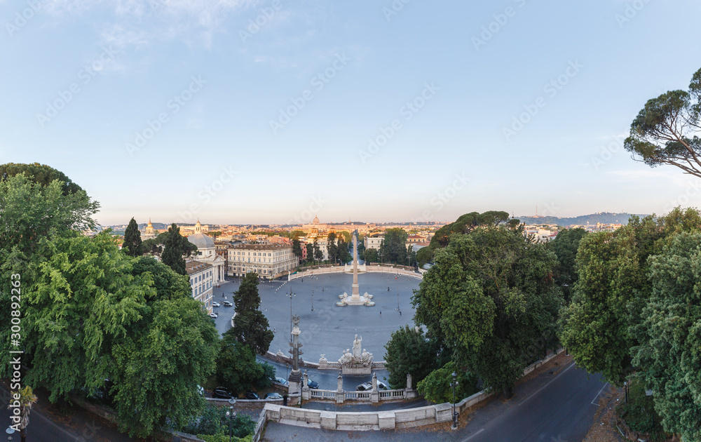 overlook the Piazza del Popolo