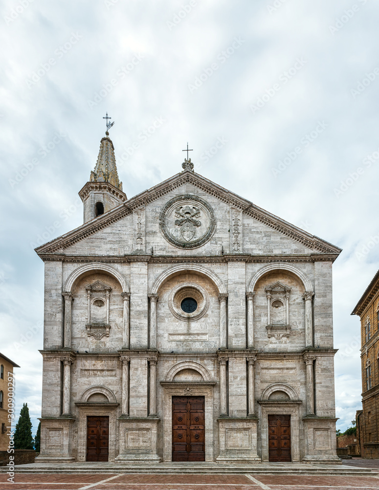 Fototapeta premium The cathedral in the main square of the ancient town Pienza in Tuscany, Italy