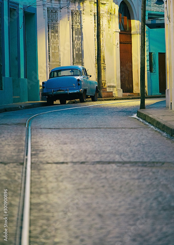 Obraz na plátne lonely almendron parked in the streets of bayamo , cuba