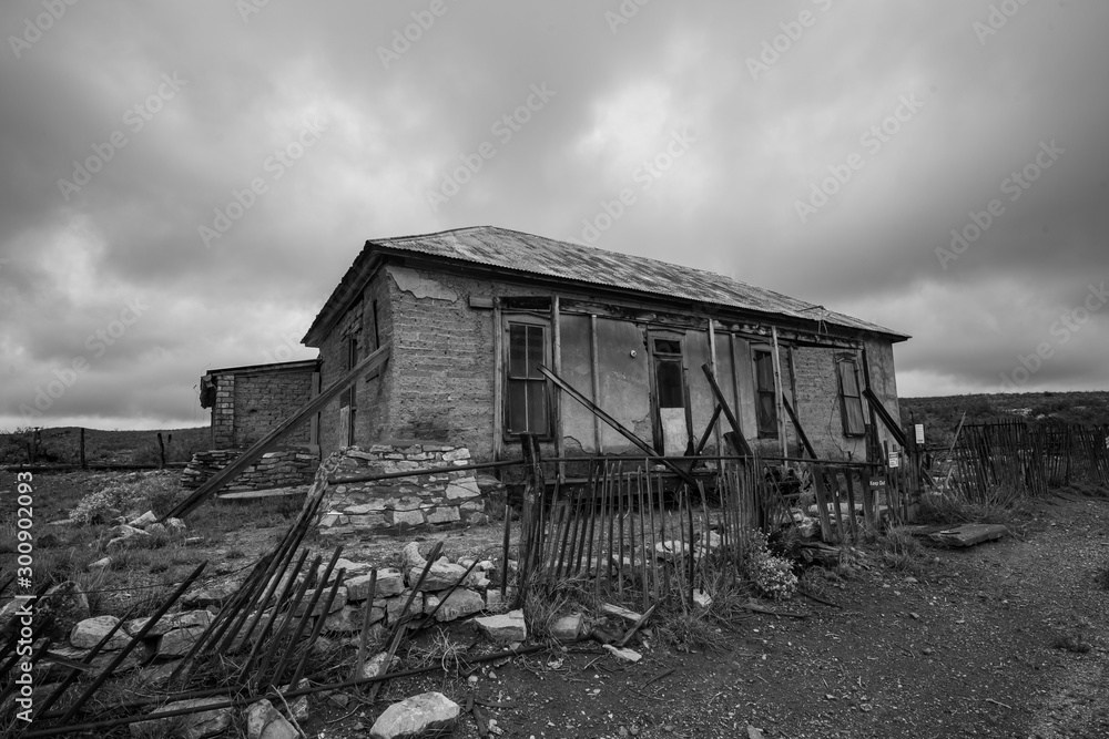 Obraz premium Abandoned building in New Mexico ghost town