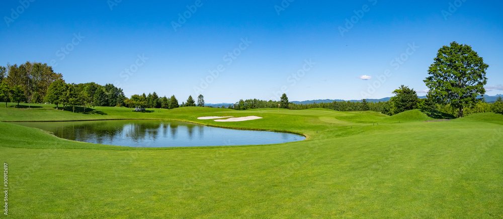 Golf Course with beautiful green field. Golf course with a rich green turf beautiful scenery. - obrazy, fototapety, plakaty 