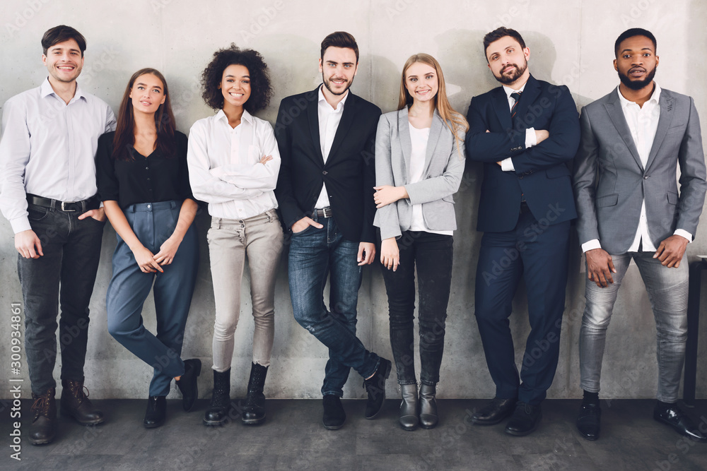 Obraz premium Young business colleagues smiling together to camera