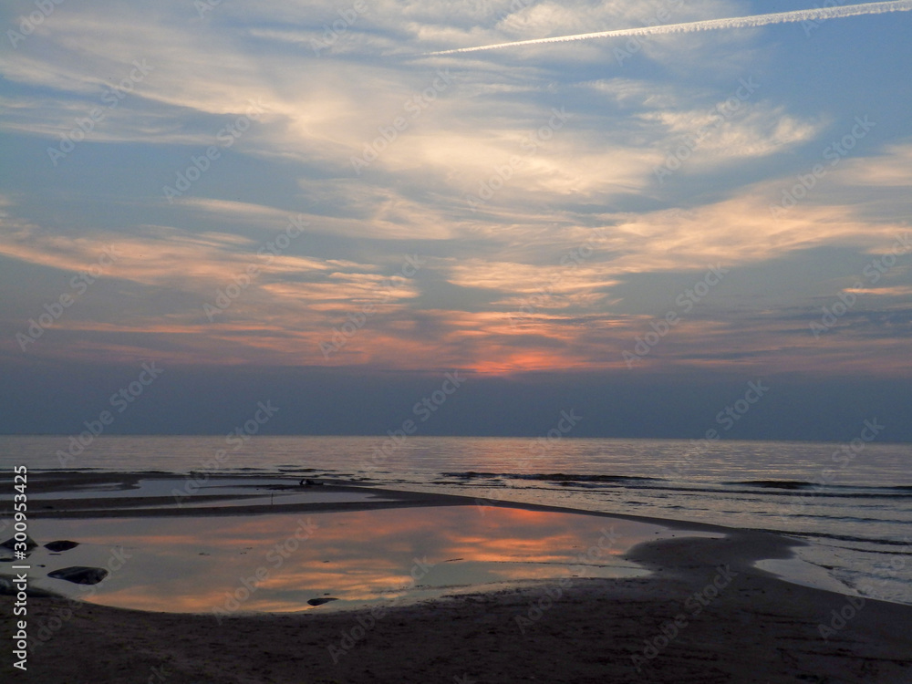 Obraz premium a gorgeous sunset by the sea