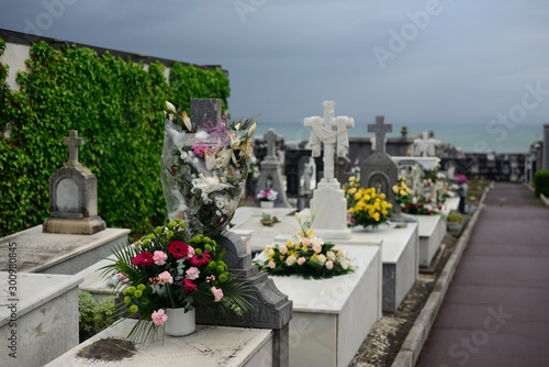 Fotografi The maritime cemetery of La Ballena (Castro Urdiales), Santander (Cantabria), is an important example of architecture, history and funerary culture: neoclassical style, modernism, art deco and Gothic