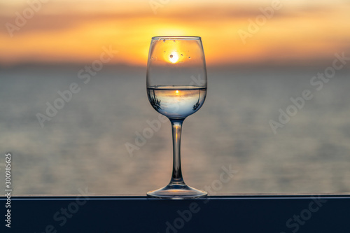 Una copa de vino al atardecer en la terraza photo