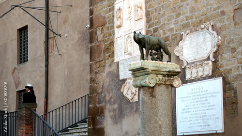 Φωτογραφία Rome, 2 October 2019: Copy of the statue of the she-wolf in the capital off the Capitol