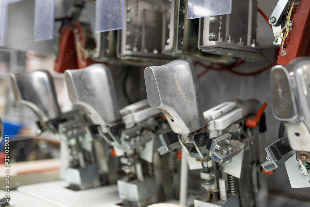 Machine for inserting backdrops. Shoe production. Machine for inserting backdrops. Shoe production.