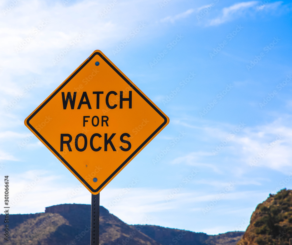 Warnung Steinschlaggefahr, Straßenschild USA