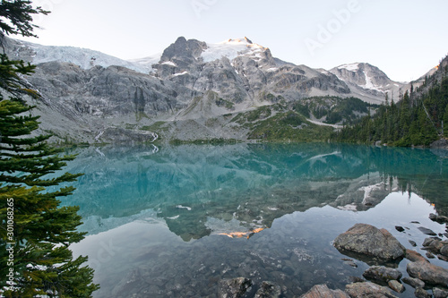 Hiking in Joffre lakes provincial park