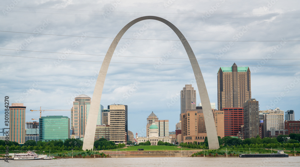 Gateway Arch National Park And the St. Louis Skyline Stock Photo ...
