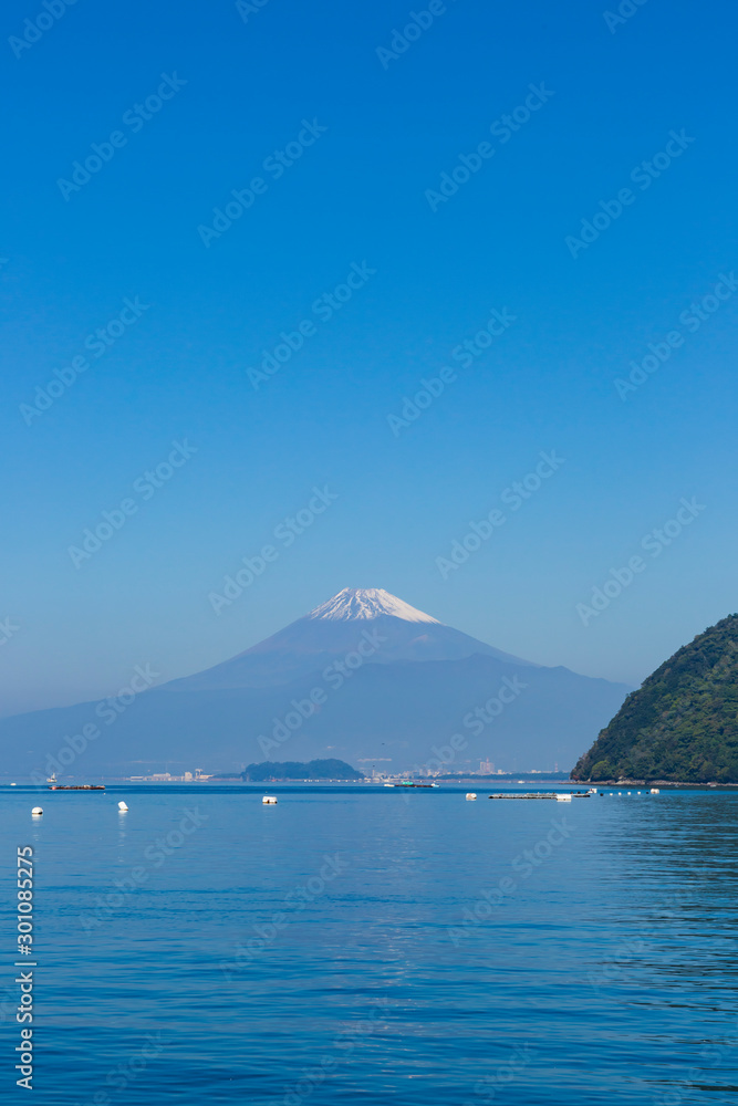 伊豆三津浜からの富士山