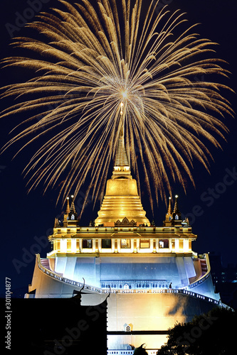 The golden mountain  is a religious structure in Bangkok