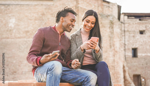 Canvas Print Happy black couple using smartphone outddor during holiday vacation - Young boyf
