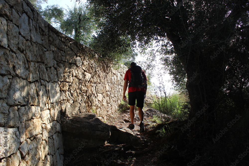 Wandern auf dem Corfu Trail zwischen Nisaki und Kalumni