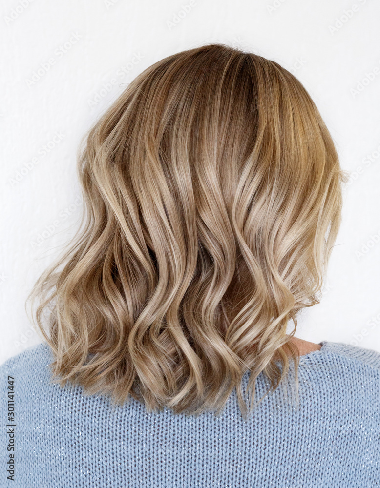 Naklejka premium Hairstyle ombre color .Highlight hair
