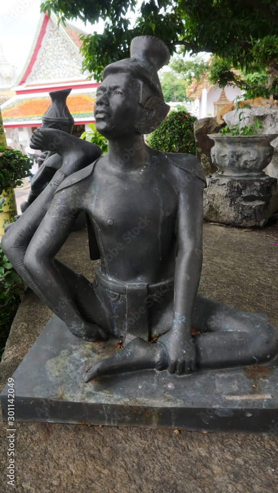 Obraz premium Hermit doll massage