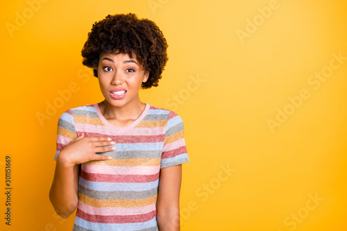 Fotografija Photo of doubtful casual thoughtful unsure girl showing herself uncertain about