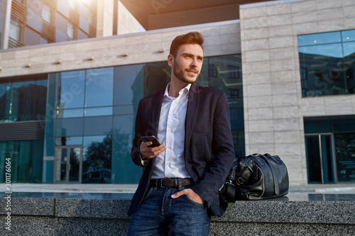 Photos Young urban professional man using smart phone