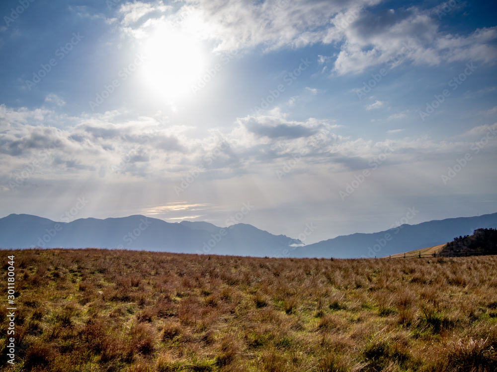 Fototapeta premium 【静岡県伊豆半島】伊豆山稜線歩道からの夕景【秋・仁科峠付近】