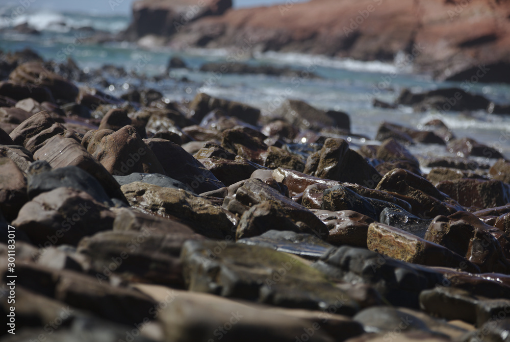 Obraz premium NB__8993 Colourful stones on rock beach in the Algarve