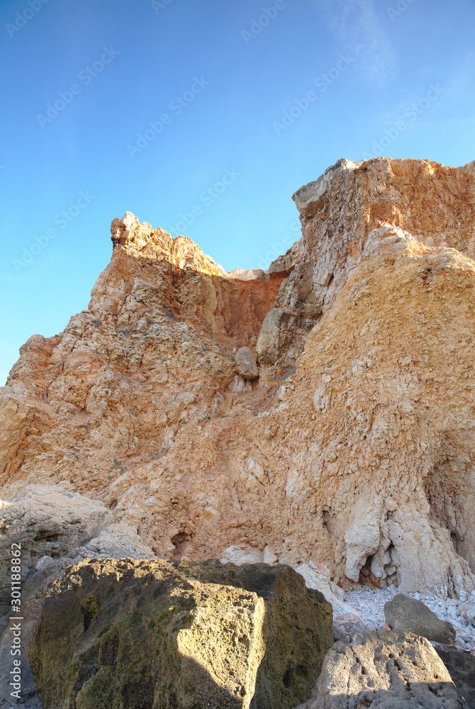 NB__9345 Colourful rocks near the ocean in Sagres Portugal