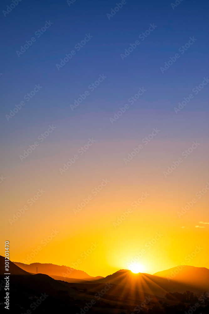Obraz premium Sunrise over Horizon