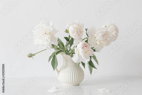 Fototapeta Naklejka Na Ścianę i Meble -  peonies flowers in vase on white background