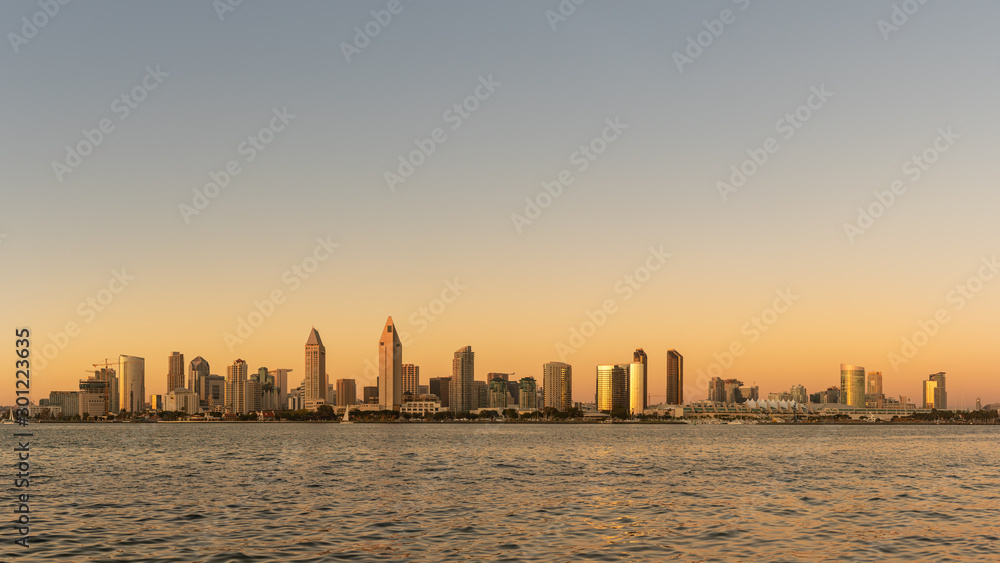 Skyline von San Diego Kalifornien im Abendlicht