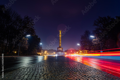 Canvas Print Victory column at night, Berlin at night, City at night, cars and blur motion, r