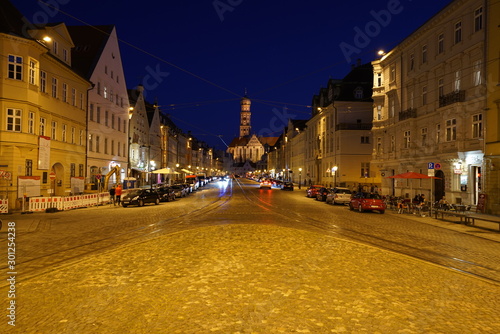 Augsburg bei Nacht mit St. Ulrich und Afra