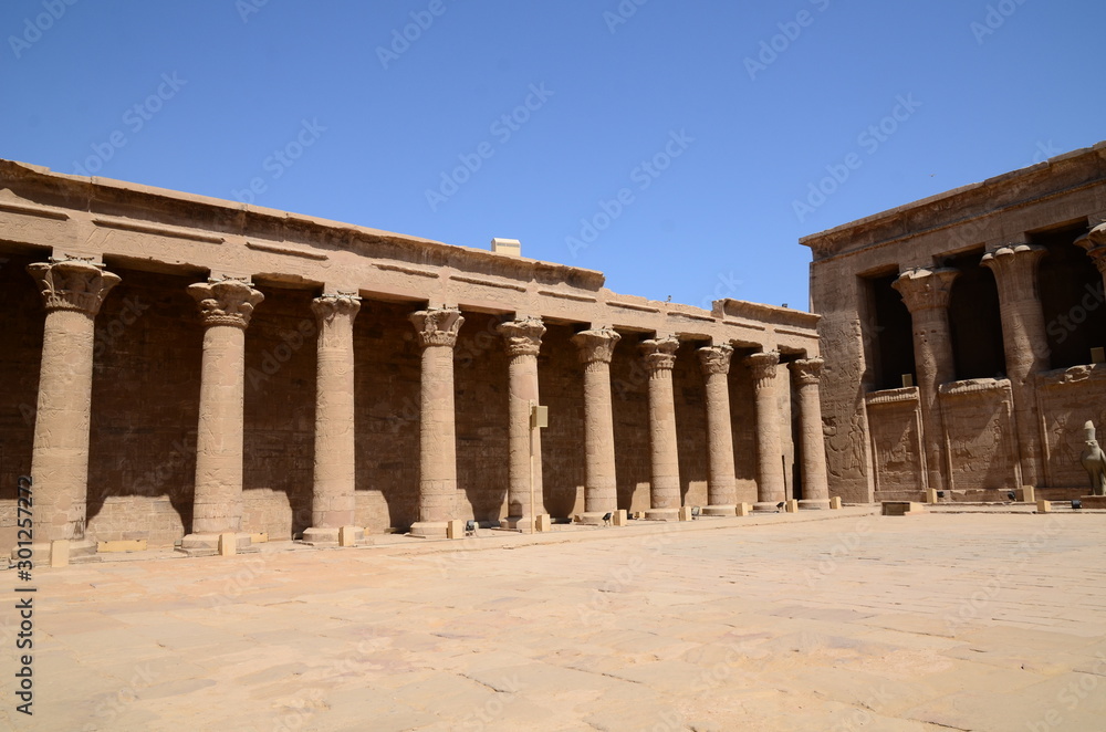 COUR TEMPLE D'EDFOU EGYPTE