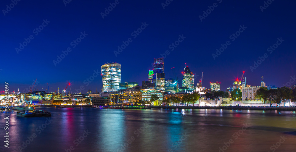 Fototapeta premium River Thames. London Uk Europe By Night. 