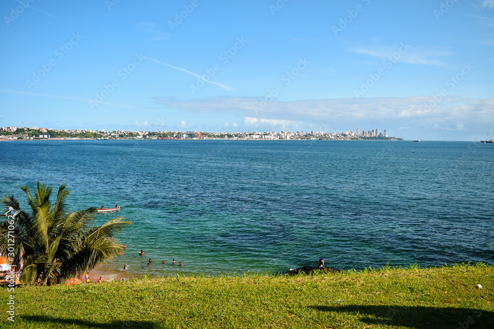 Obraz premium Seascape in sunny afternoon and blue sky