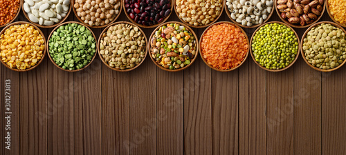 Foto Various colorful legumes background