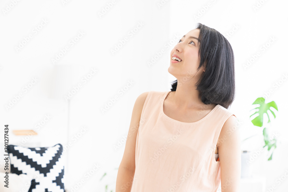 リラックスする女性