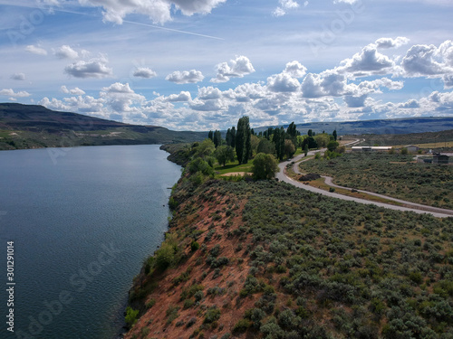Fotografi Terrific aerial pictures of magnificent Bridgeport State Park the Columbia River