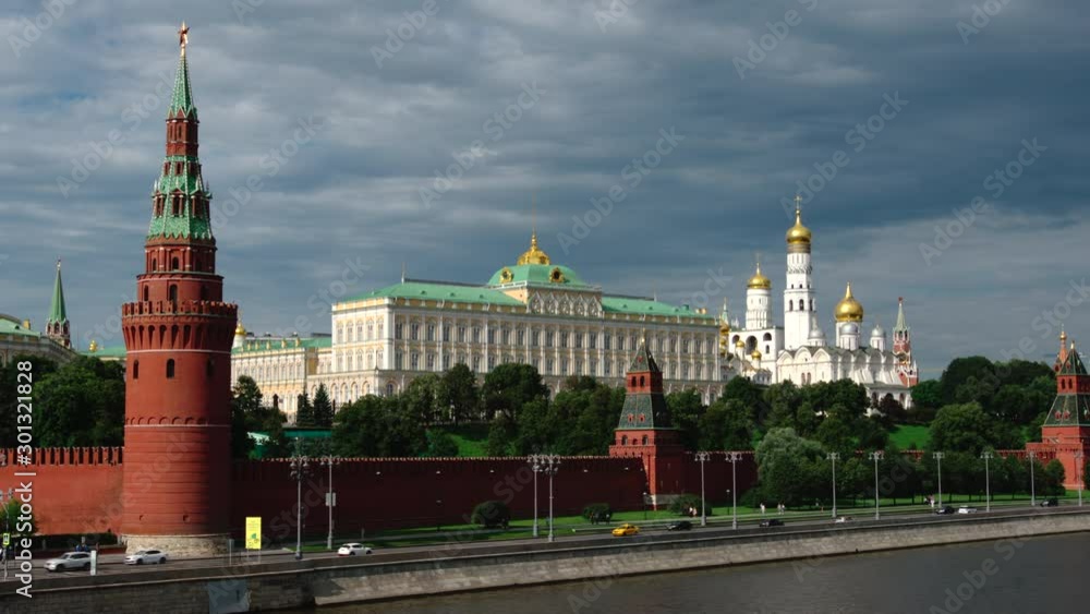 Открытый город москва. Кремль москва открыт. Кремль москва открыт. Фотообои московский кремль. Фото тайницкой башни московского кремля.