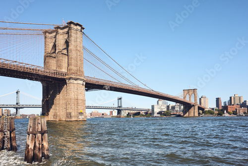 Brooklyn Bridge and East River on a sunny day, New York City, USA Fototapet