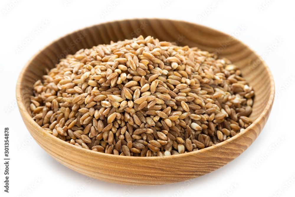Ciotola con chicchi di farro fresco Ciotola con chicchi di farro fresco