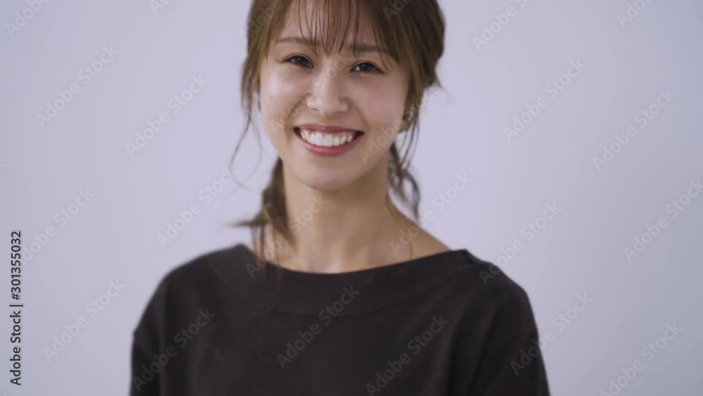 笑顔の女性 笑顔の女性