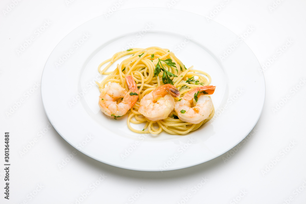 Spaghetti with garlic and shrimps