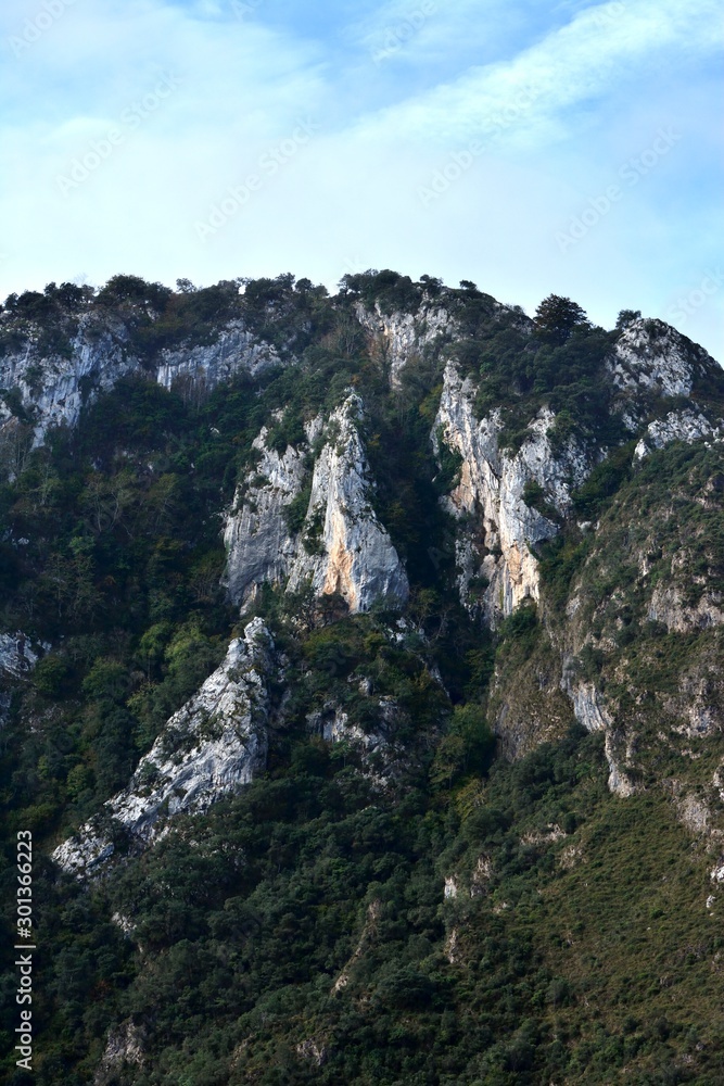 Montañas cercanas a Puentenansa en Cantabria Montañas cercanas a Puentenansa en Cantabria