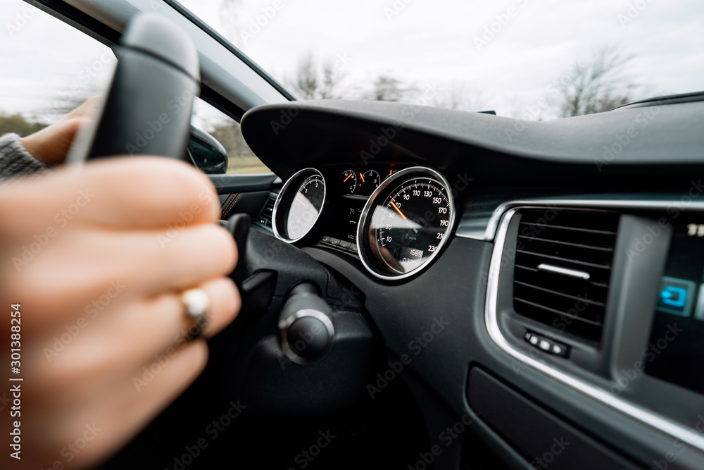 Fototapeta premium driving the car view from the passenger position